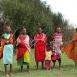 Visita a la tribu de los masais, donde sus mujeres nos recibieron con cánticos tradicionales