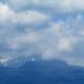 La cumbre del monte Kenya, semioculta por las nubes