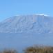 Primera etapa, a través de un bosque de montaña, segunda a lo largo de un terreno inhóspito, y la cumbre nevada del Kilimanj