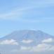 Kilimanjaro tras algunas nubes dispersas