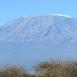 Preciosa imagen del Monte Kilimanjaro despejado de nubes, con sus nevadas cumbres durante todo el año